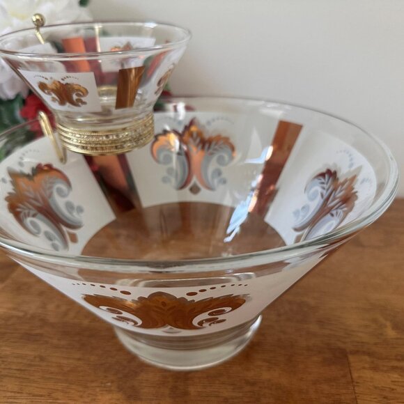 Vintage Hazel-Atlas Chip and Dip Set Gold Fleur-de-Lis Mid Century Glass Enterta - Picture 2 of 6